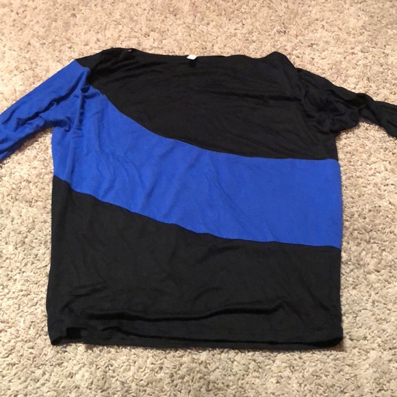 Black and blue blousy short sleeve top - Picture 1 of 4